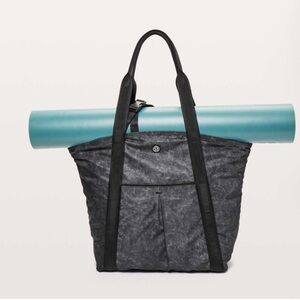 EUC Lululemon Live Free Tote Gravel Dust Ice Grey Nebula / Black Gym bag *P